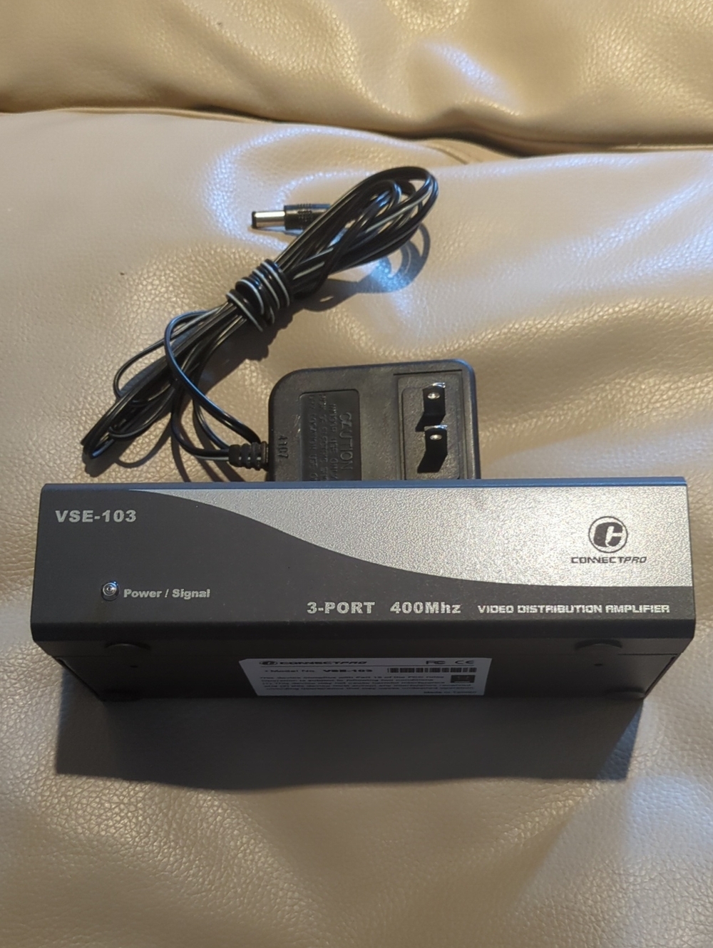 Connectpro VSE-103 Black 3-Port VGA 400MHz Video Distribution Amplifier